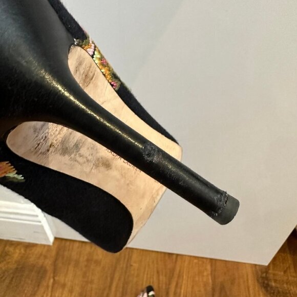 Ralph Lauren Lindella II Needlepoint & Suede Pump - Picture 8 of 10